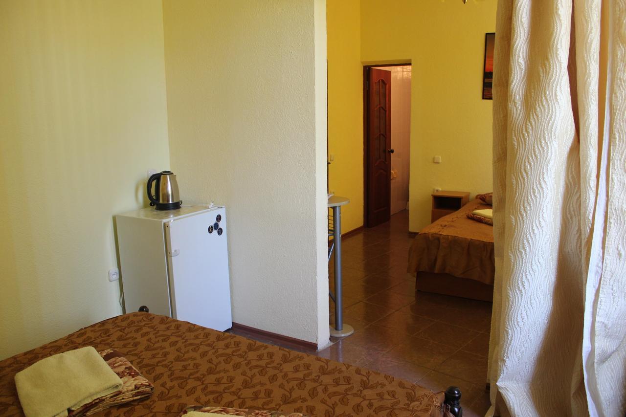 Emiliya Guest House Gagra Exterior foto