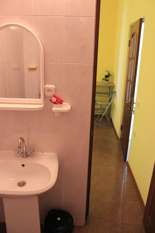 Emiliya Guest House Gagra Exterior foto